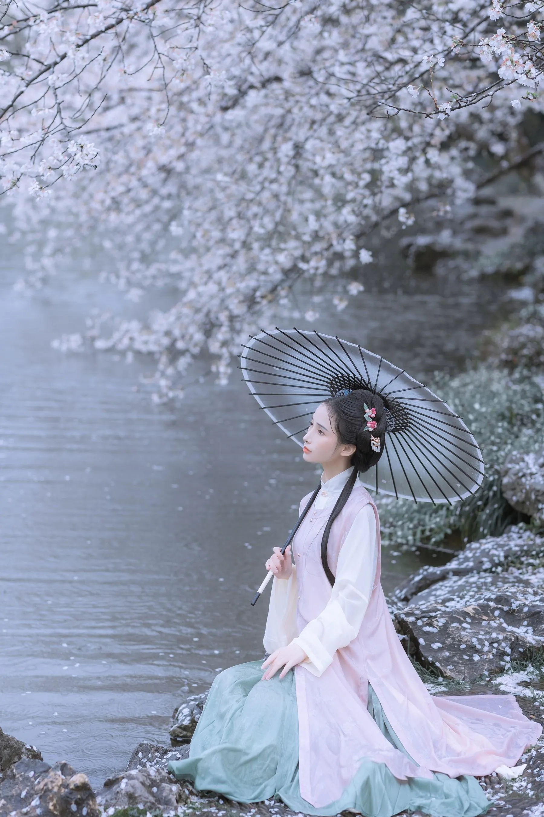 [艺图语] 2022.05.25 雨樱花 眸小妖 [46P]插图2